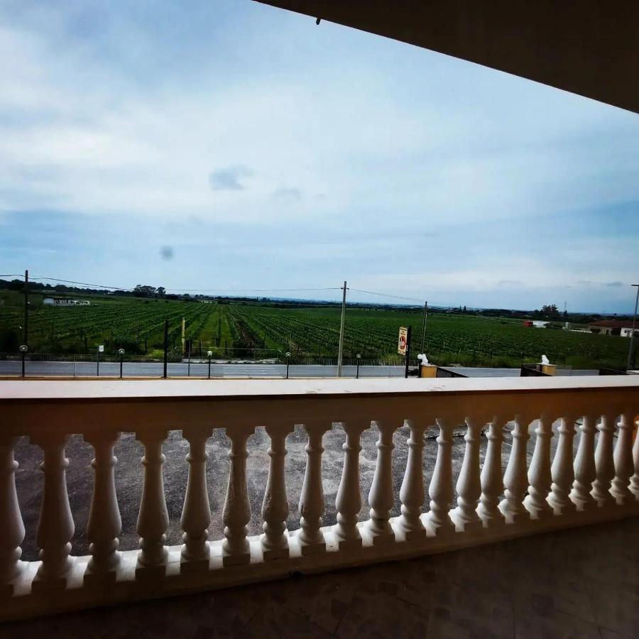 Roxy Bellavista Apartment Cogna Exterior photo
